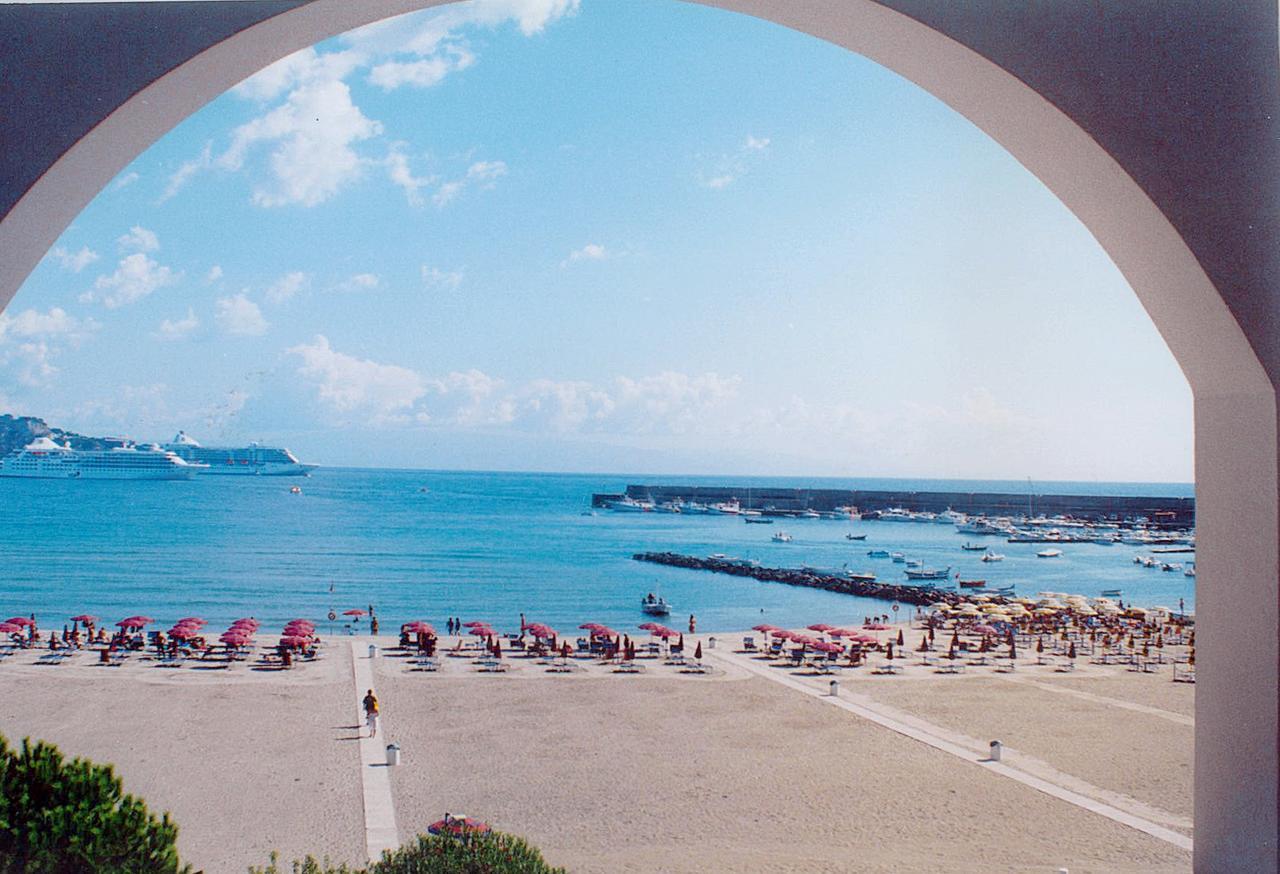 Villa Athena Giardini Naxos Εξωτερικό φωτογραφία